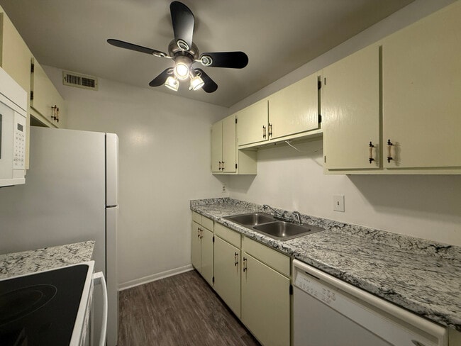 Photo - 514 N Petway St Apartment