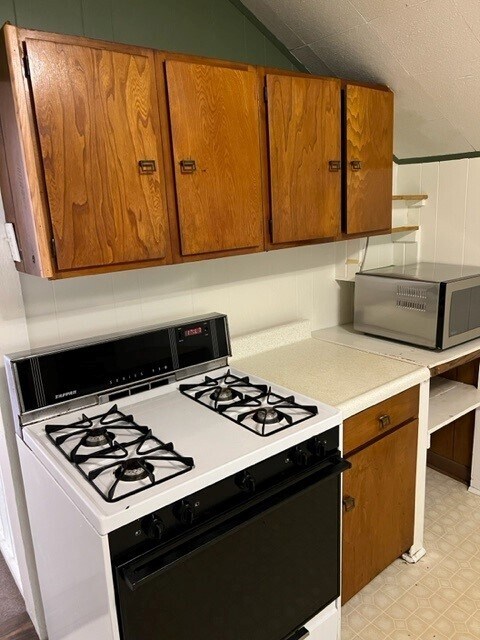 Kitchen - 433 Spink St.