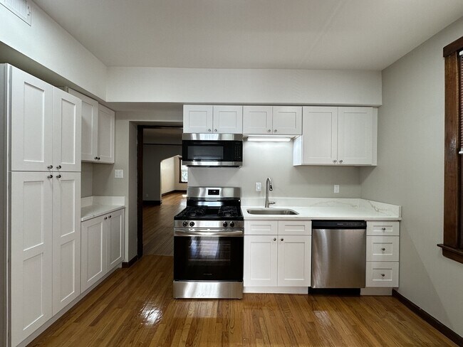 Foto del edificio - 2220 W Homer St