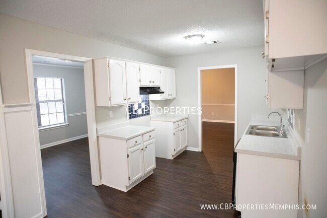 Building Photo - HALF OFF ONE MONTH RENT!!