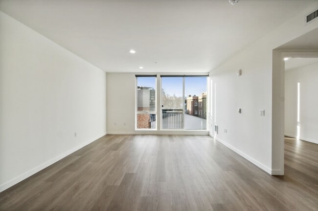 Interior Photo - 23 Broadway