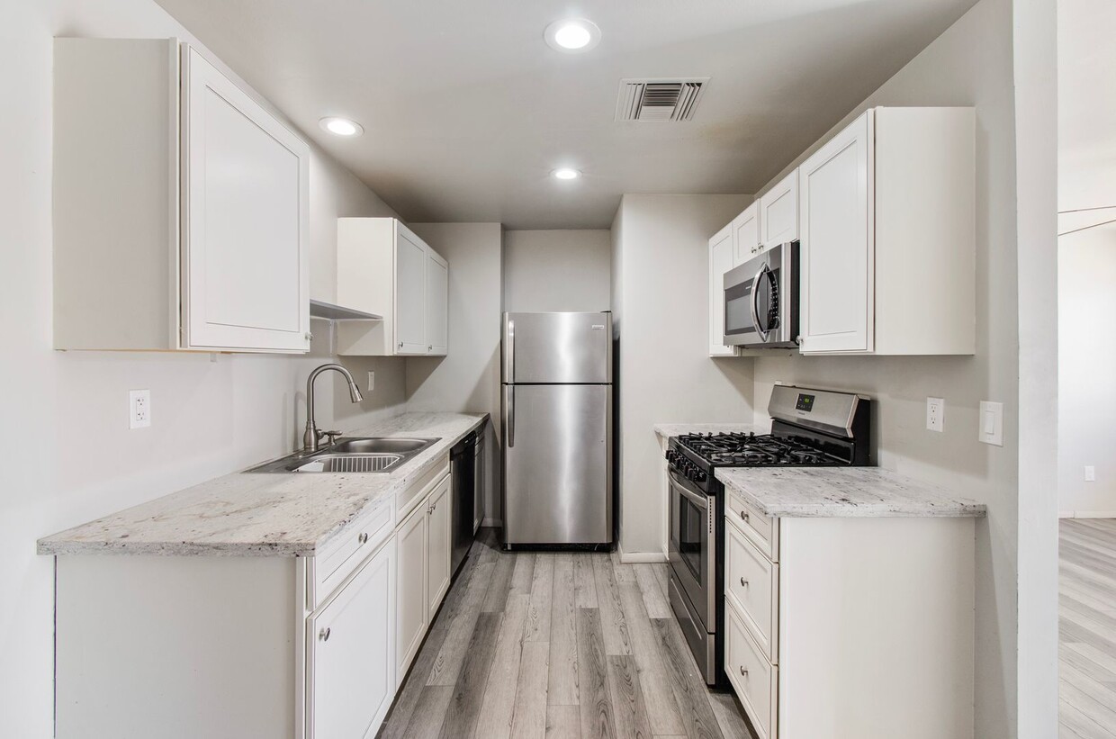 Recent Remodel on Lee Street! - Recent Remodel on Lee Street!