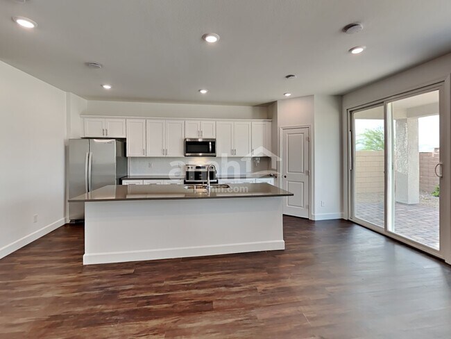 Building Photo - 8879 Tiger Tooth Ave