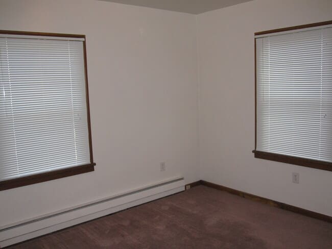 Living area - 807 St Helens St