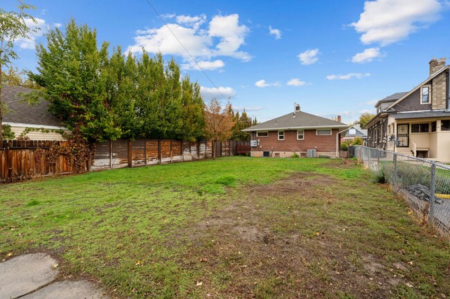 Foto del edificio - 1086 S Lk St