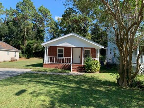 Building Photo - 215 Hillsdale Dr