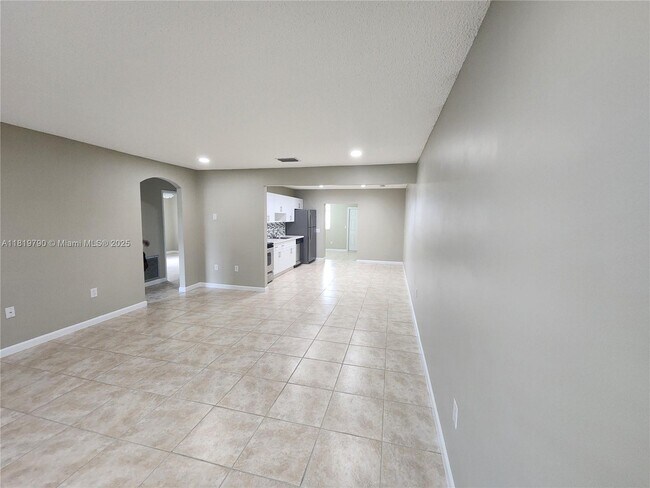 Building Photo - 1806 SW 97th Ave