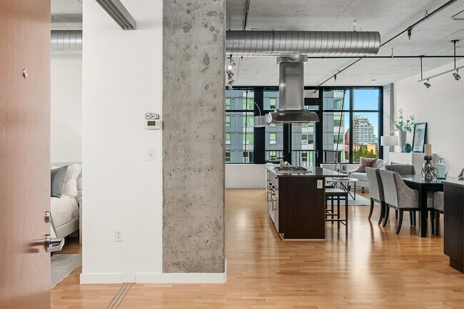Building Photo - 2720 3rd Ave