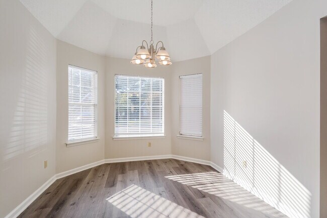 Building Photo - 8334 Regal Bend Dr