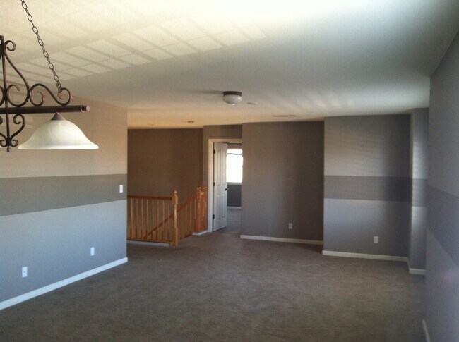 Foto del edificio - Spacious Two Story Home For Rent