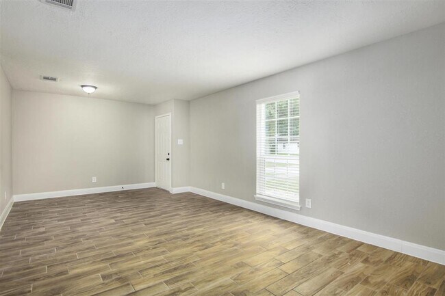Foto del edificio - 7436 Aljean Ln