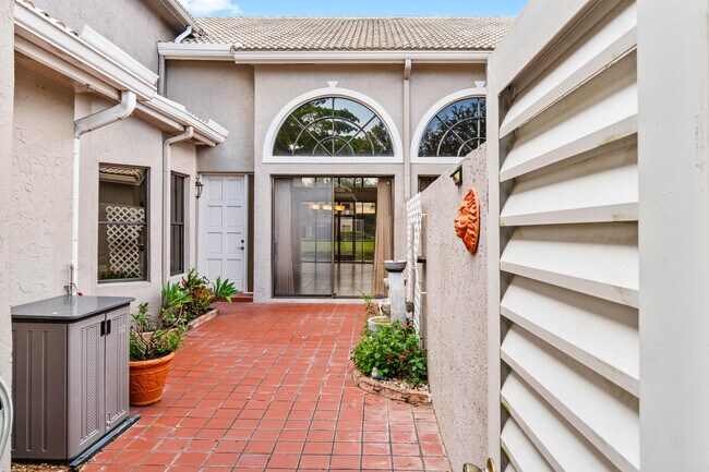 Foto del edificio - 5465 Monterey Cir