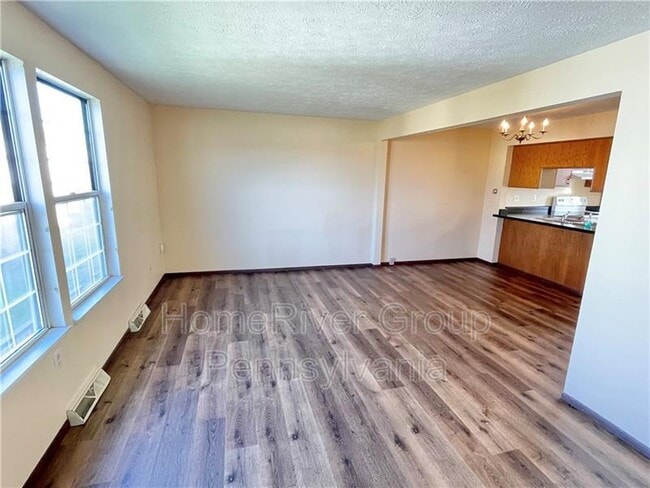 Building Photo - 331 Carters Grove Dr