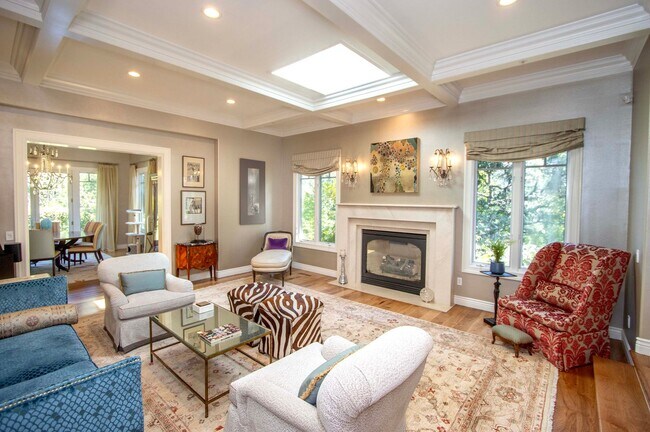 Building Photo - Stunning 4Bed/5bath Home in Kentfield