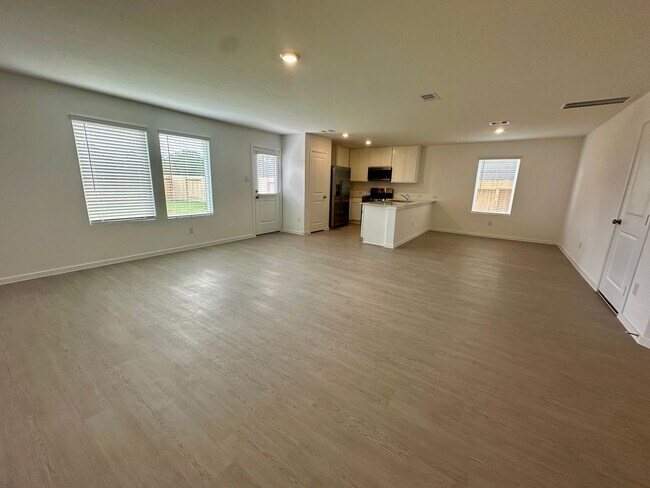 Building Photo - For Lease | 4 Bed, 2.5 Bath |1,979 Sq Ft | Caney Mills |