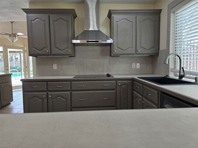 Building Photo - 10631 Del Monte Dr