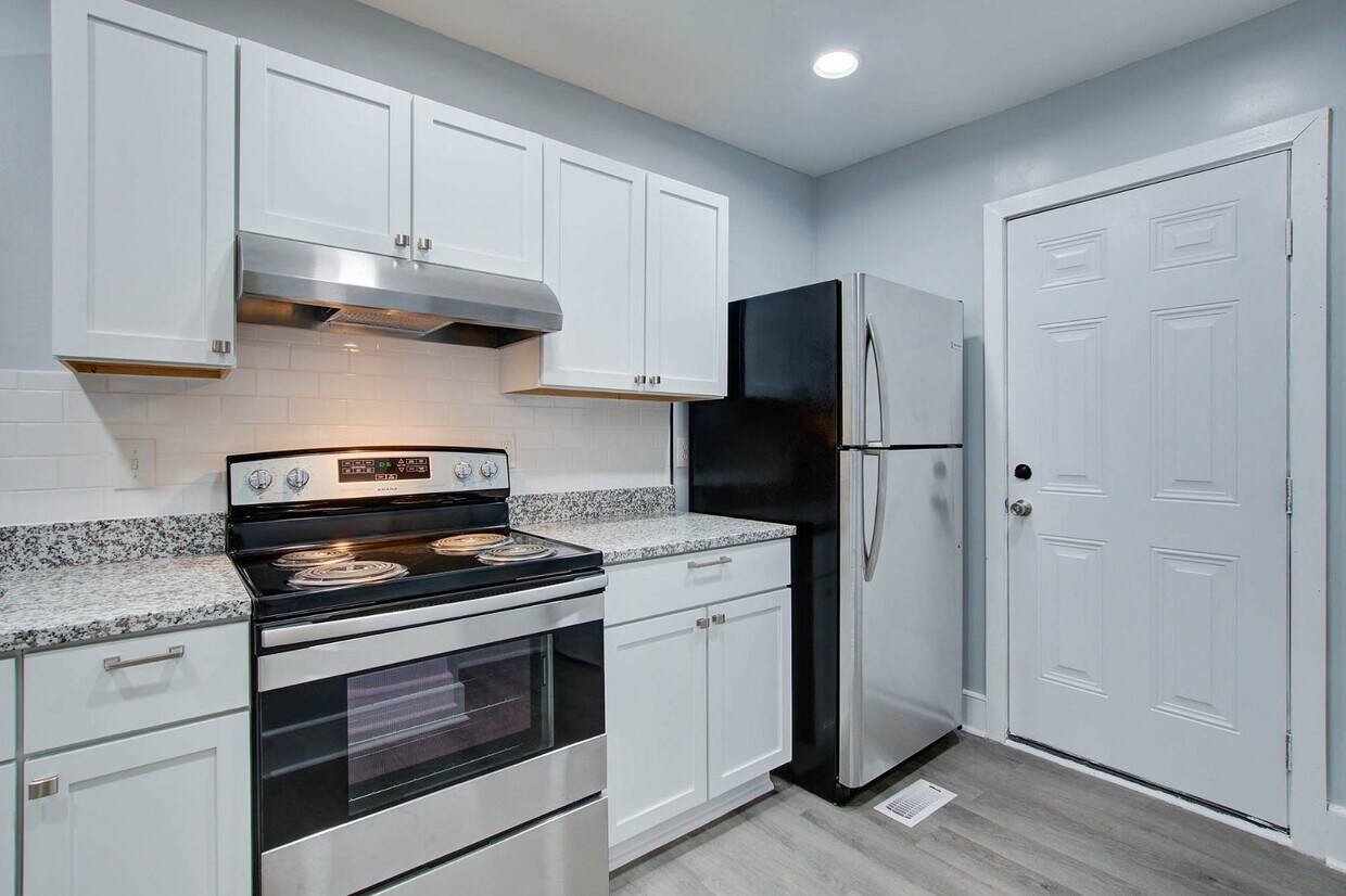 Primary Photo - 2747 West Surrey Drive, North Charleston, ...