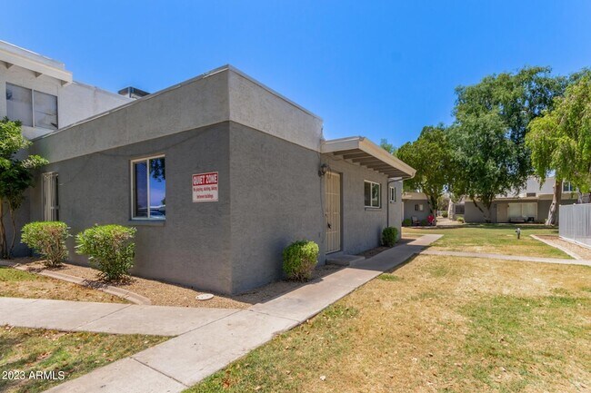 Foto del edificio - 2633 W Ocotillo Rd