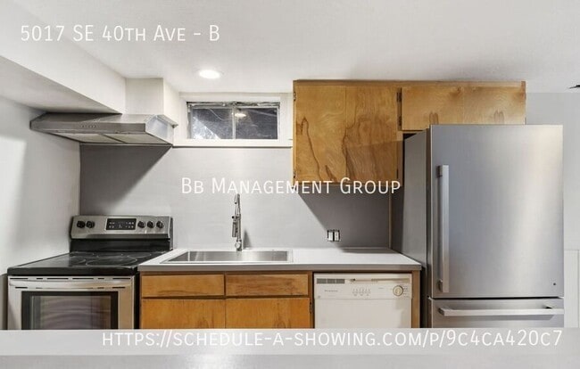 Building Photo - SE Portland/Woodstock/Reed Daylight Baseme...