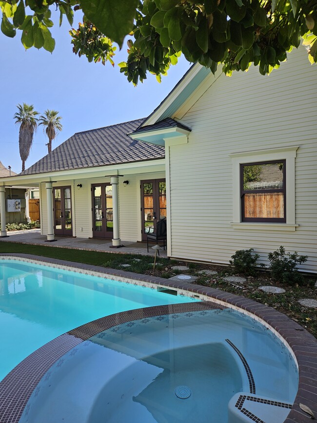 Building Photo - 139 N Ivy Ave