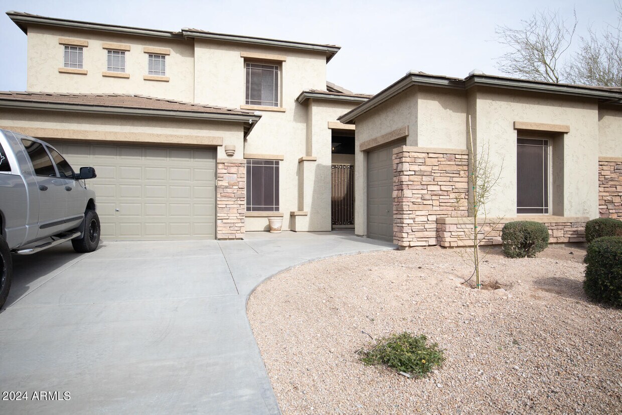 Primary Photo - 8348 W Lariat Ln