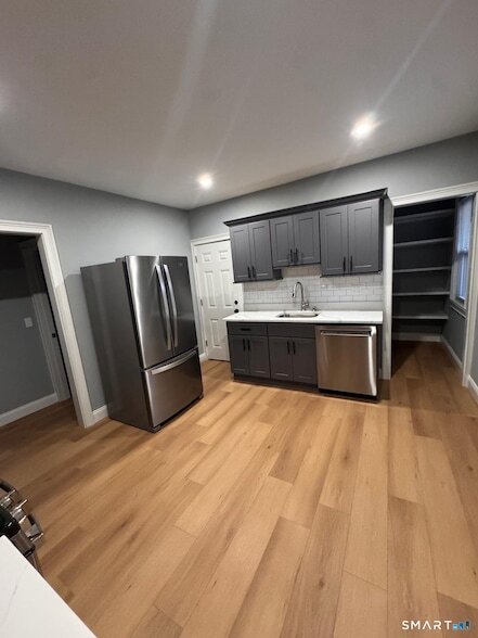 Building Photo - 162 Fox St