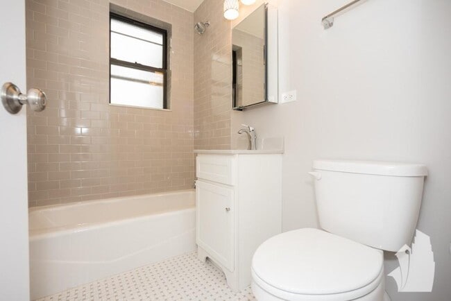 Foto del edificio - 823 W Lakeside Pl