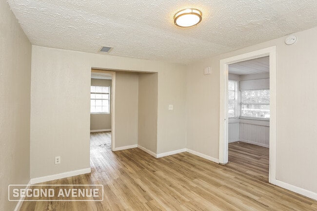 Foto del edificio - 1656 W 30th St