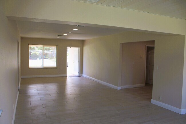 Building Photo - 3231 SW 23rd Ct