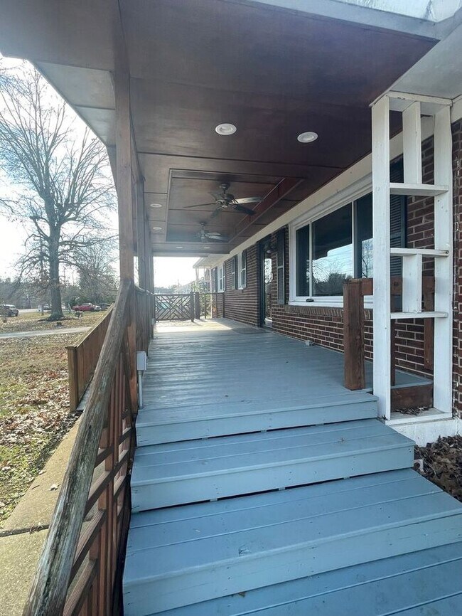 Building Photo - Donelson House