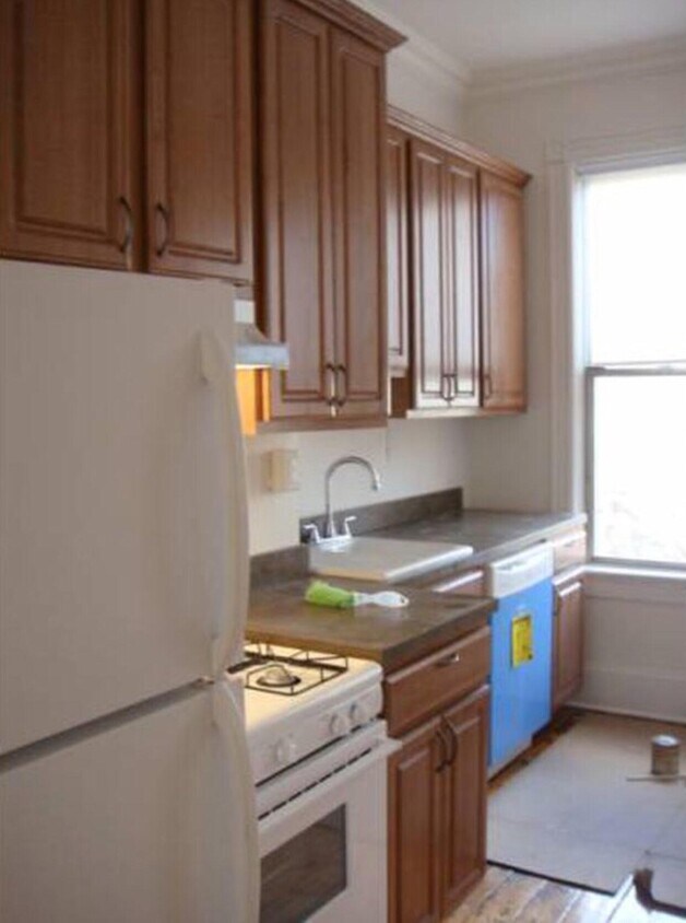 Primary Photo - 100 Ferry St