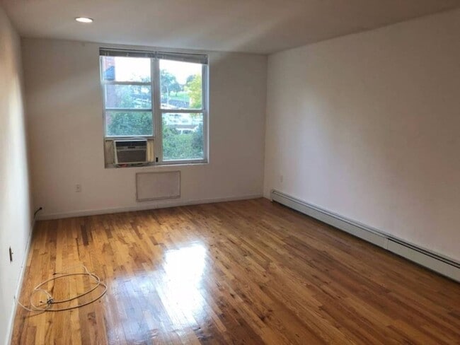 Building Photo - 43-10 58th St