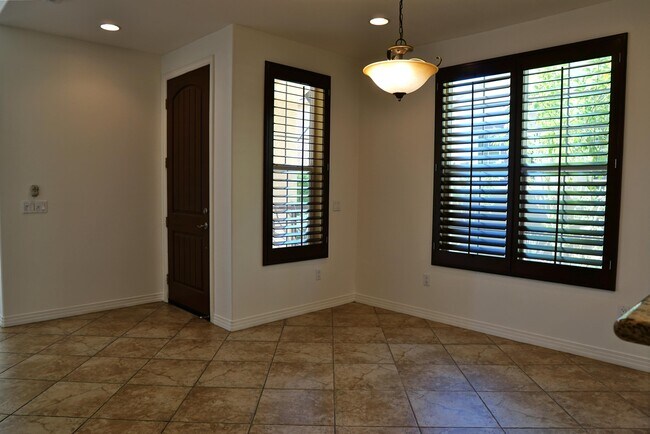 Building Photo - 52150 Desert Spoon Ct
