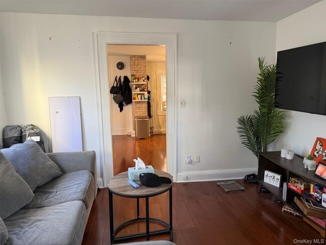 Foto del edificio - 93 Jackson Ave