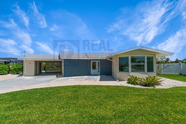 Building Photo - Beautiful 3 bed 2 bath available now!