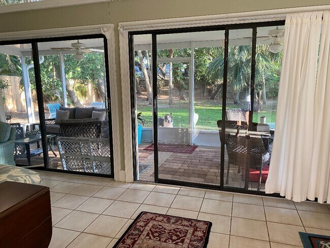 Foto del edificio - 837 Seminole Ln