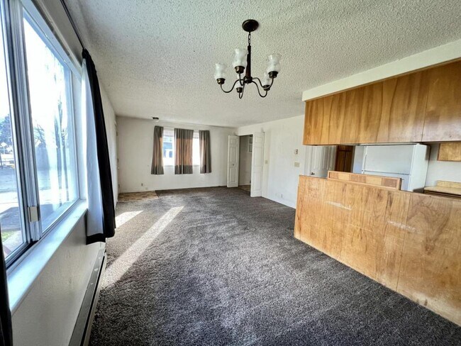 Building Photo - 412 NE Candy Ln