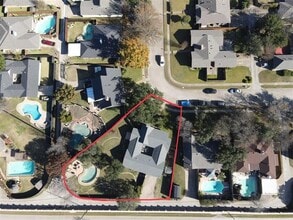 Building Photo - 3913 Knob Hill Dr