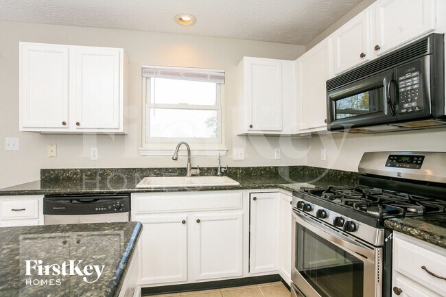 Foto del edificio - 15865 River Birch Rd