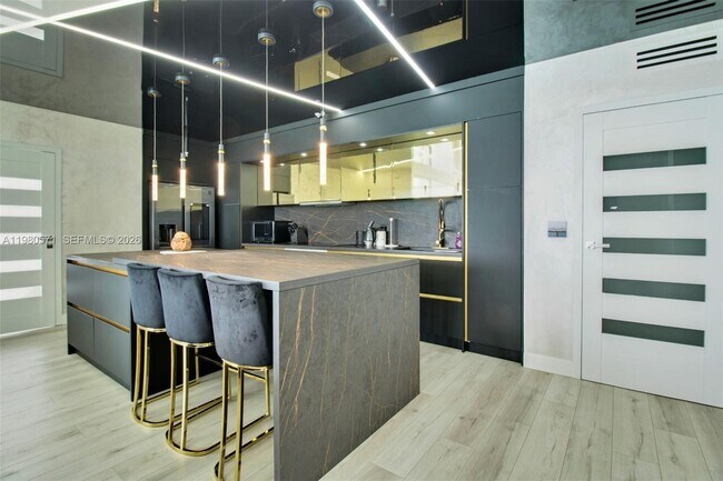 Foto del edificio - 16699 Collins Ave