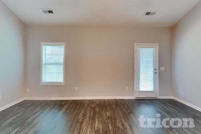 Building Photo - 1022 Cyril Dr