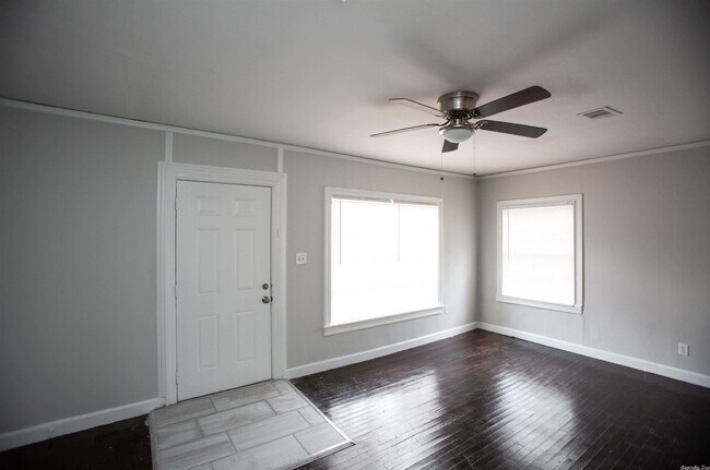 Building Photo - 2713 S Van Buren St