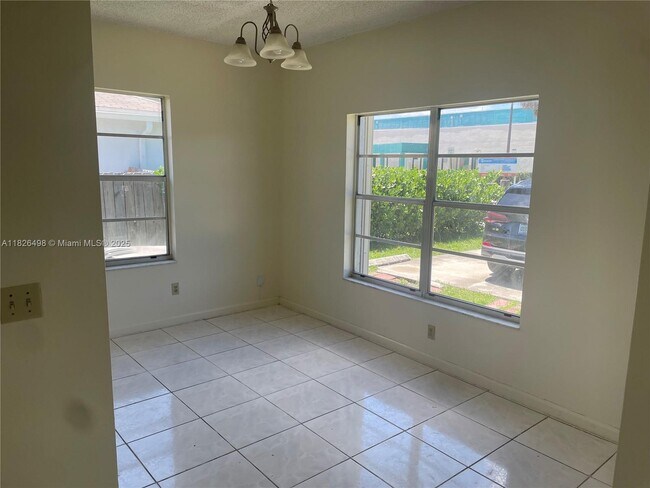 Foto del edificio - 907 SW 8th St