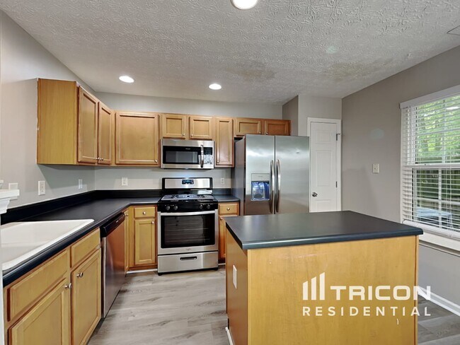 Building Photo - 221 Osmanthus Way