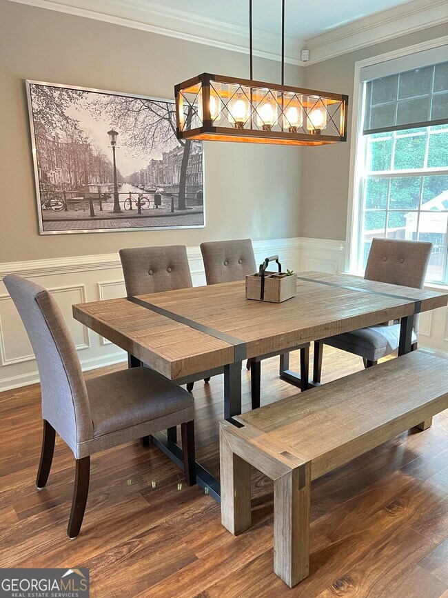 Building Photo - 701 Pine Grove Cir