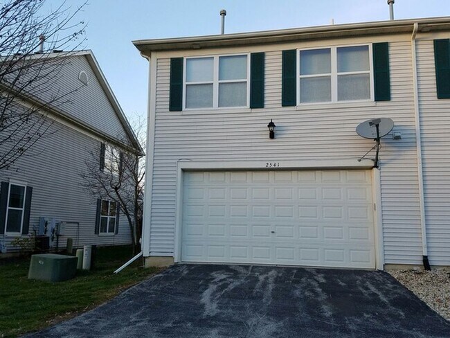 Foto del edificio - 2541 Hillsboro Blvd