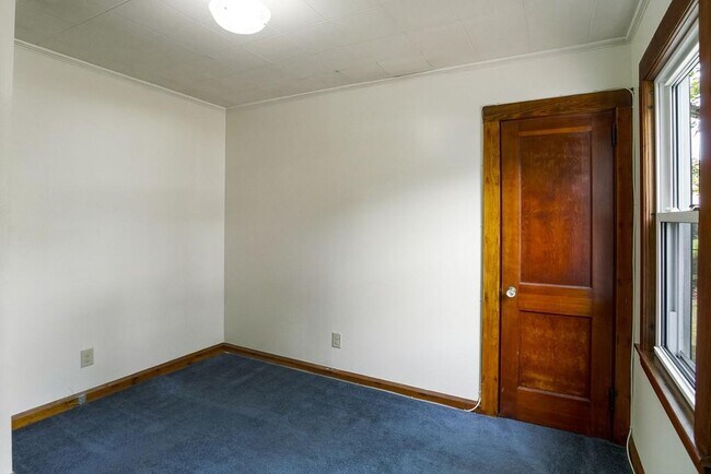bedroom - 7 Gillis St
