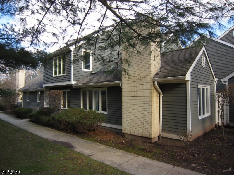 Primary Photo - 87 Village Dr