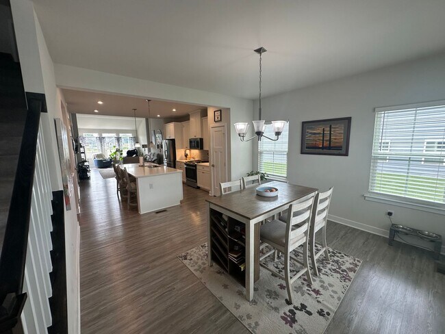 Foto del edificio - Townhouse in Sunset Glen