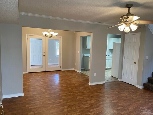 Foto del edificio - 327 Robin Hood Ln